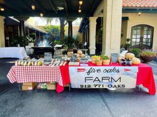 ✨Back to the Market we go✨
Don’t forget to stop in at @halyards_restaurant Farmer’s Market today from 11-1pm. Can’t wait to see you there!!! 🤪👏🏻
#farmersmarketfriday #farmtotable #comeseeus #freshproduce #cannedgoodies #supportlocalfarmers #shoplocal