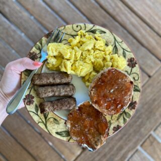 ✨Good Morning!✨
Some good farm fresh scrambled eggs and an English muffin with our watermelon mint jelly to top it off!😍 Doesn’t get better than that on this beautiful Sunday morning. 
#godisgood #farmtotable #happysunday #bethankful #the5oaksfarm #fiveoaksfarm #holisticfarming #thegoldenisles